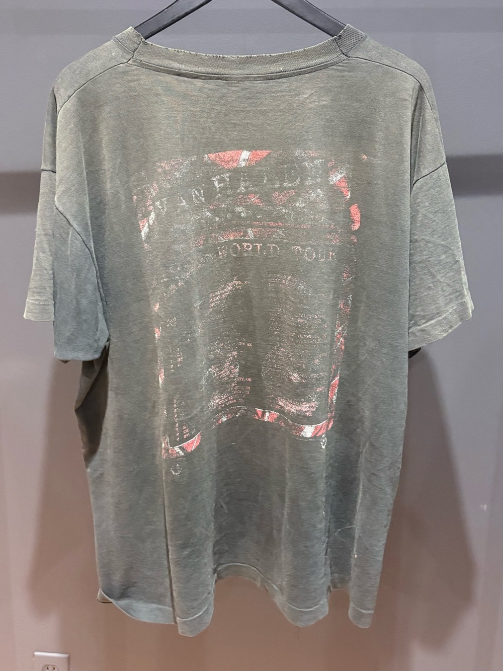 1993 Faded and distressed can Van Halen world tour tee - Picture 2 of 3